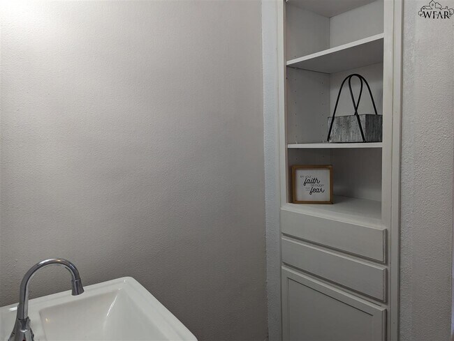 Building Photo - 1805 Tilden St