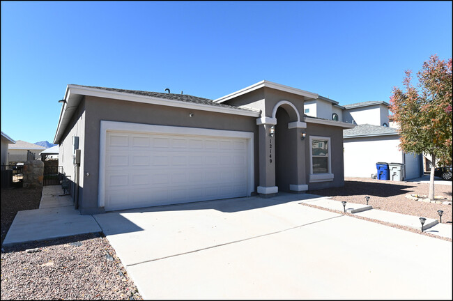 Building Photo - 12149 Mesquite Thorn Dr