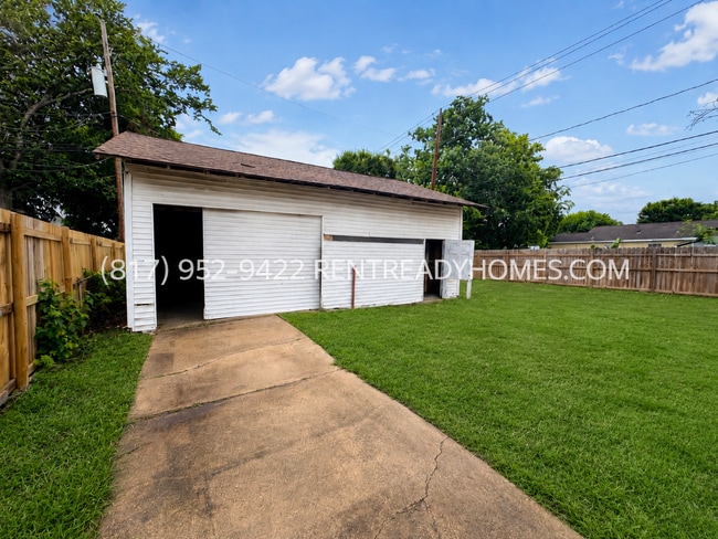 Building Photo - 1104 Sunset Dr