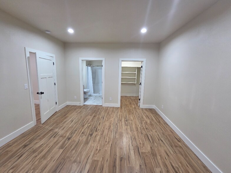 Building Photo - 27908 U St