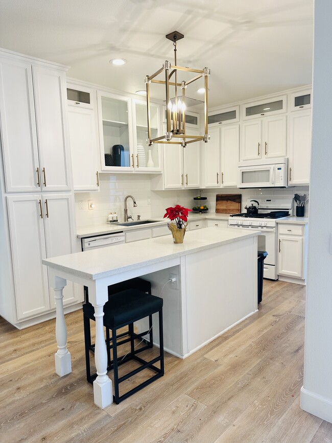 Building Photo - 40308 Vista Pelona Dr
