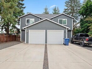 Building Photo - "Spacious 3-Bedroom Duplex Retreat on Park...