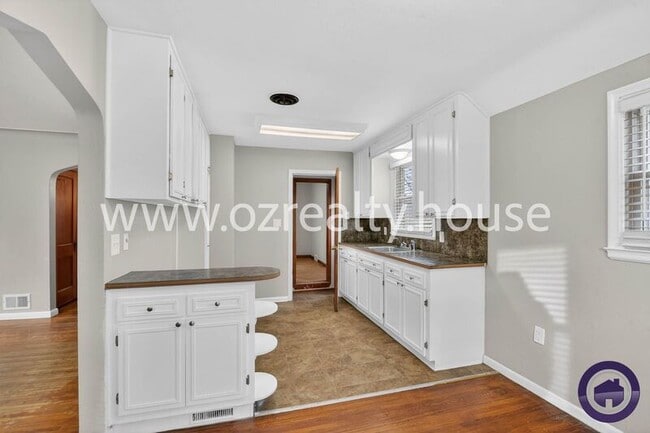 Building Photo - 110 Pasadena Blvd