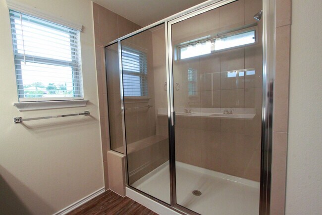 Building Photo - 3651 Sandy Brook Dr