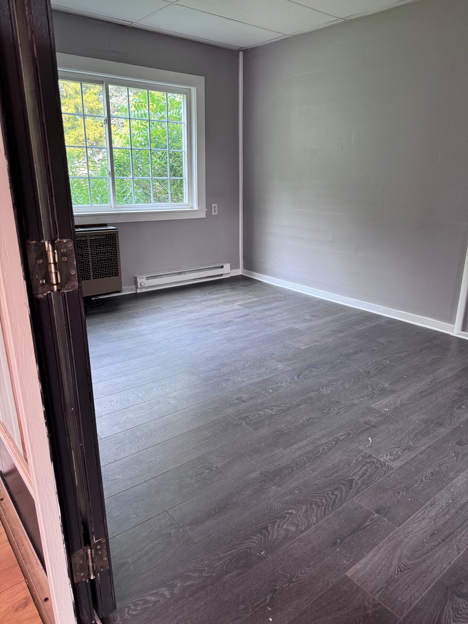 Bed - 906 West Ave