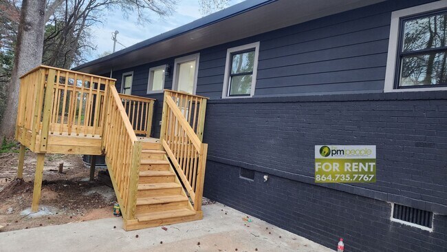 Building Photo - Jewel in Easley's Silo district