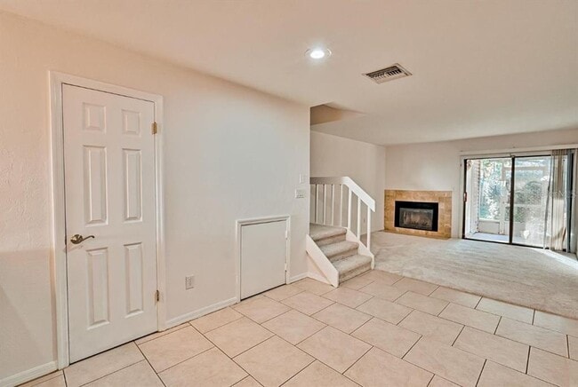Building Photo - 6137 SW 8th Ln