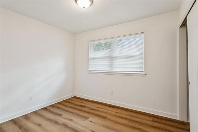 Building Photo - 278 Oriole Dr