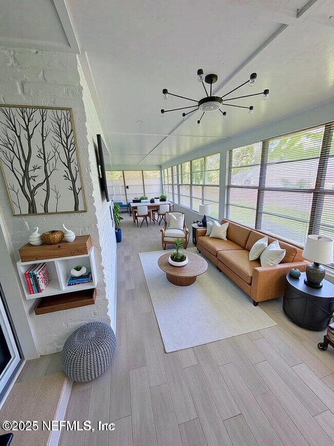 Building Photo - 5609 Hyde Park Cir