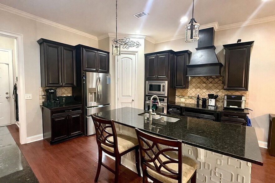 Building Photo - Beautiful 5 Bedroom Home in The Cotswolds