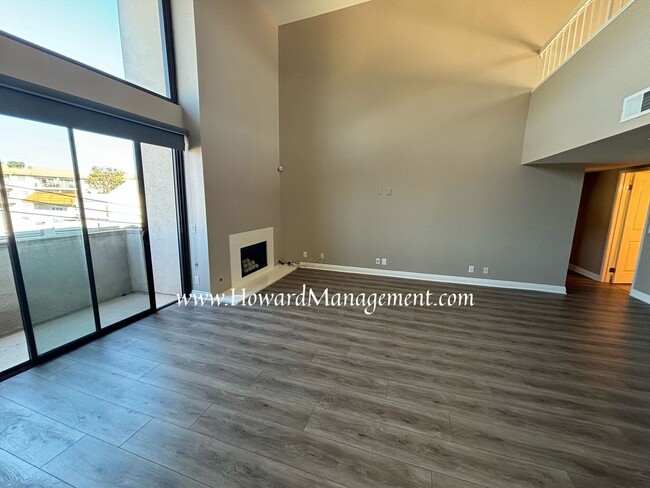 Building Photo - 2 Bed, 2 Bath Condo + Loft in a Cozy locat...