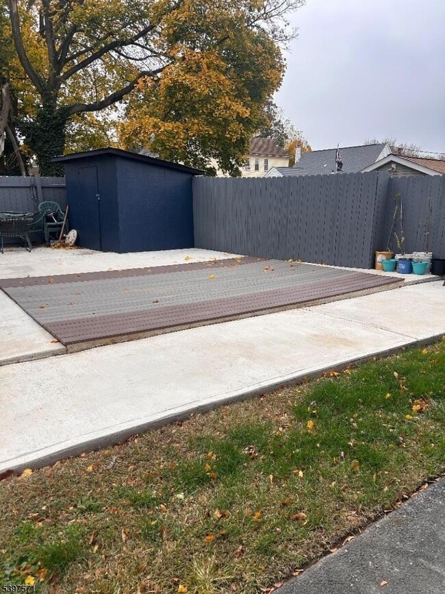 Building Photo - 18 Cedar St