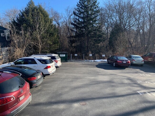 Building Photo - 158 Main St