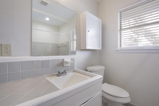 Building Photo - 2902 Wuthering Heights Dr