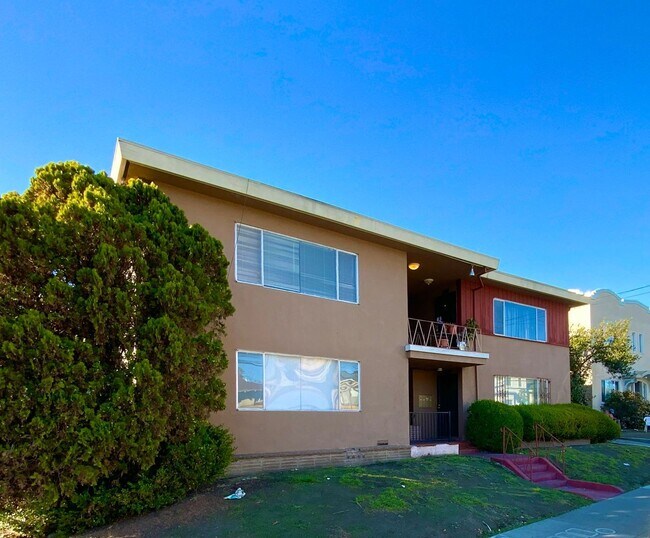 Building Photo - NEWLY RENOVATED Unit, w/ HIGH CEILINGS, Sp...