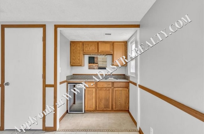 Building Photo - Beautiful 4 Bed 2 Bath Home in Olathe-Available in JULY!!