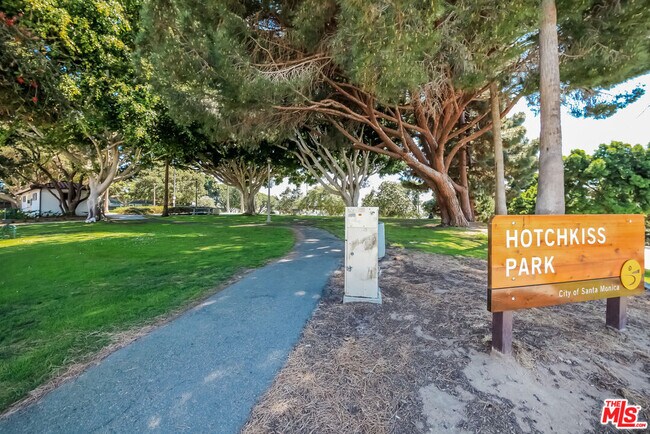 Building Photo - 2311 4th St