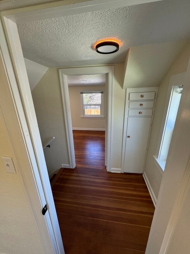 Building Photo - 4 Bedroom House in SE Eugene