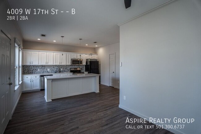 Building Photo - Modern, Updated 2 Bedroom Duplex