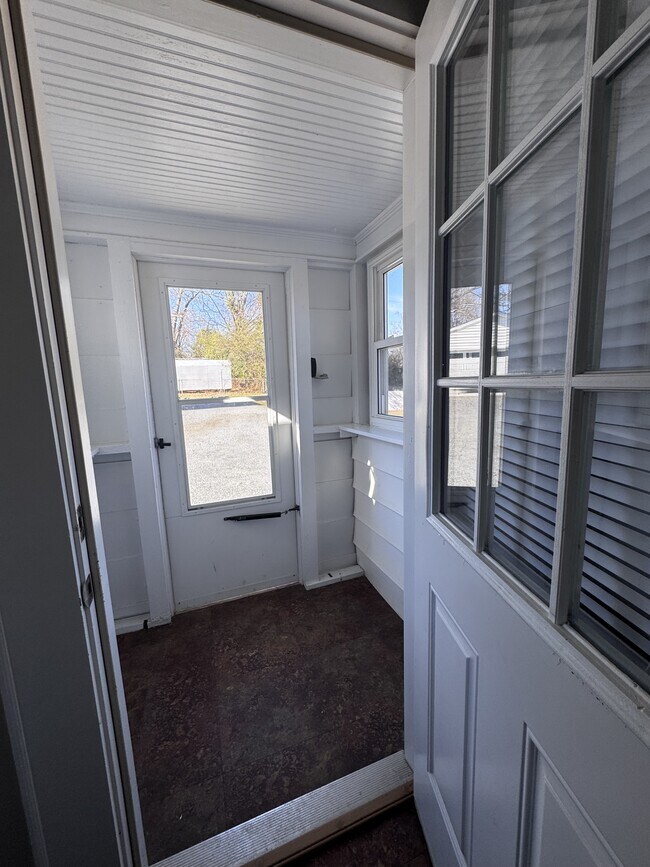 Building Photo - 884 Old Charlotte Rd SW