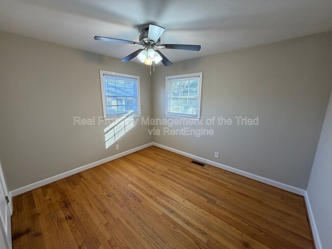 Building Photo - 2748 Lyndhurst Ave