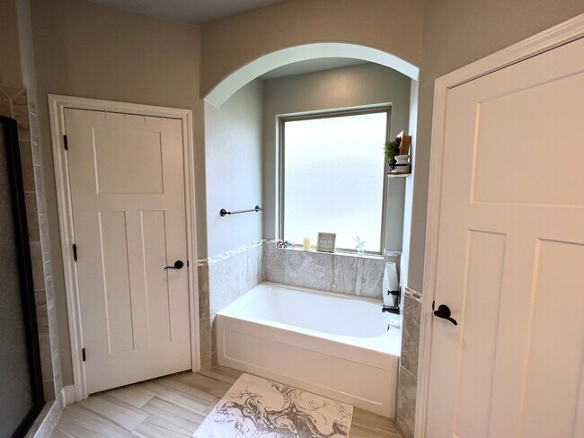 Building Photo - 14 Cornwall Dr