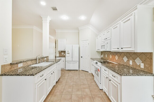 Building Photo - 7718 Trophy Pl Dr