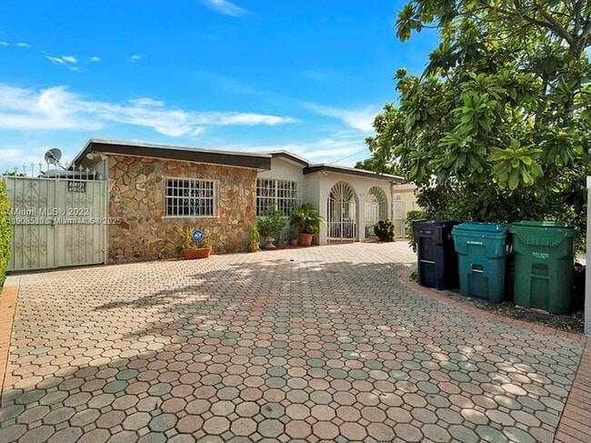 Primary Photo - 9035 SW 36th St