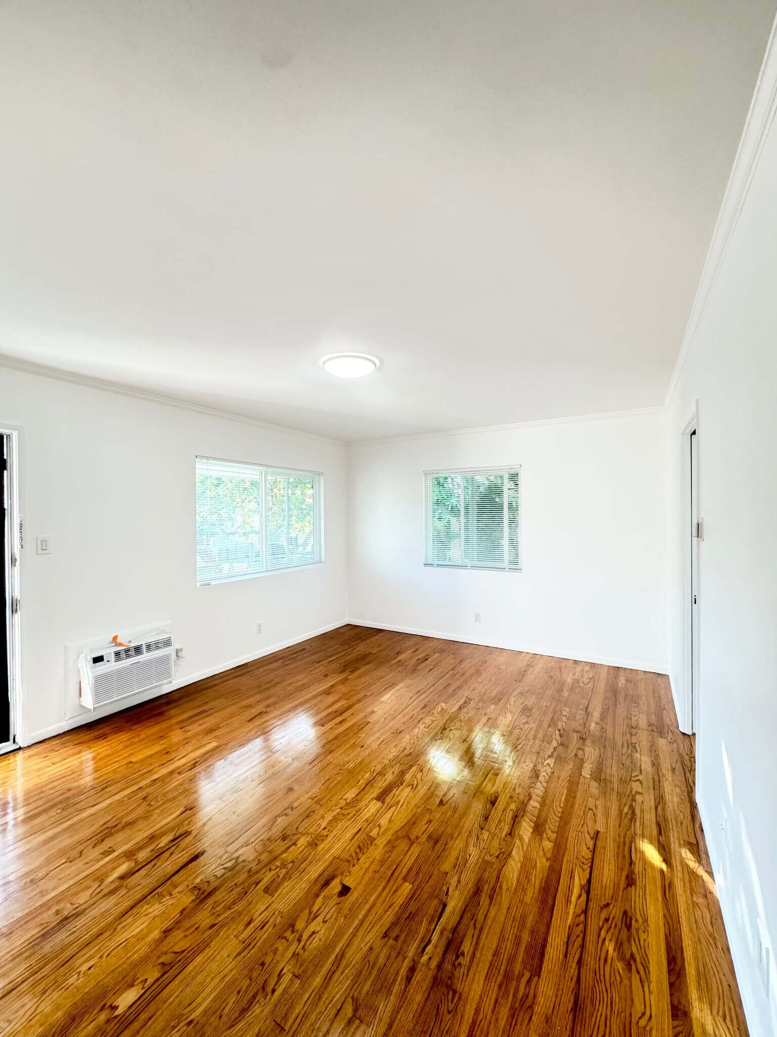 Building Photo - 446 E Cypress Ave
