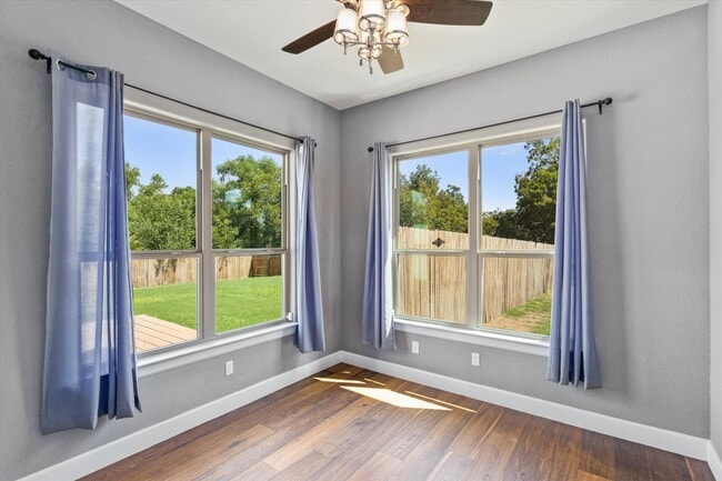 Building Photo - Modern Luxury Meets Austin Charm: 4 BR, 2.5 BA Gem