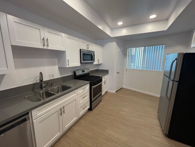 Interior Photo - 16070 Sunset Blvd
