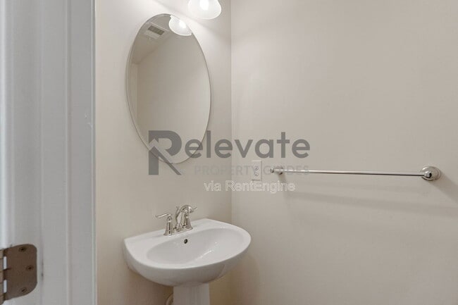 Building Photo - 8939 Ringview Dr