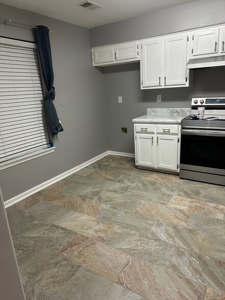 Building Photo - 8085 Creekwood Cir E