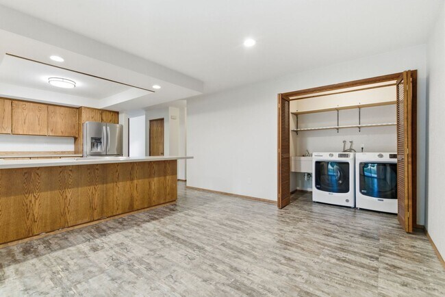 Building Photo - Spacious Bainbridge Island Home