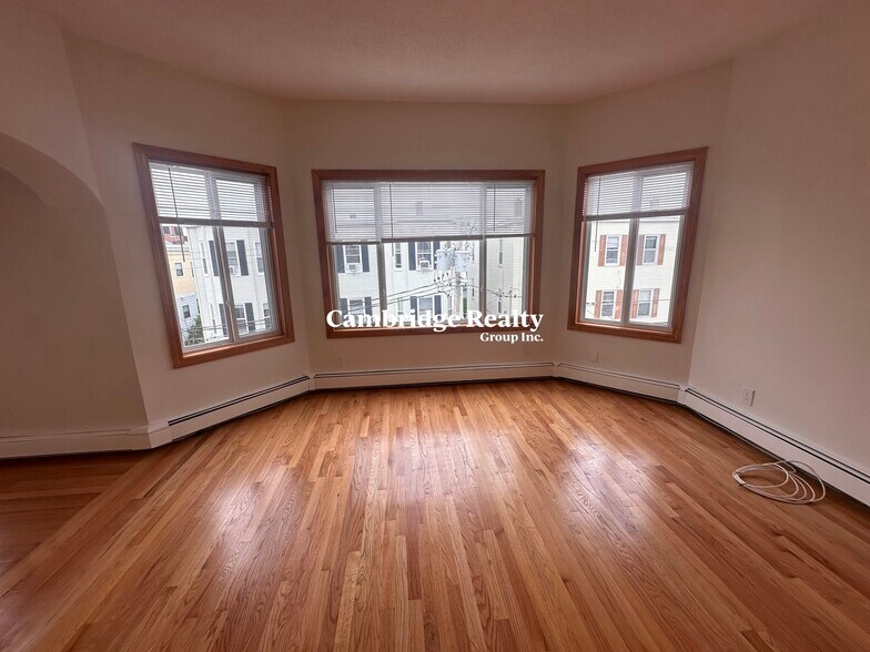 Building Photo - 255 Elm St