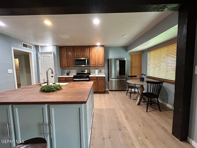 Building Photo - 3610 Buxton Dr