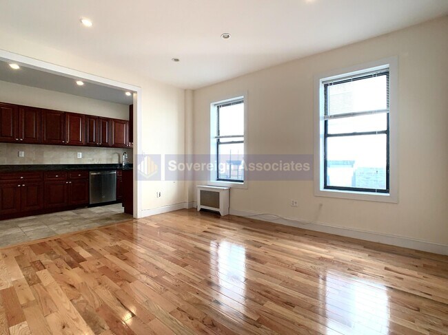 Primary Photo - 270 Fort Washington Ave