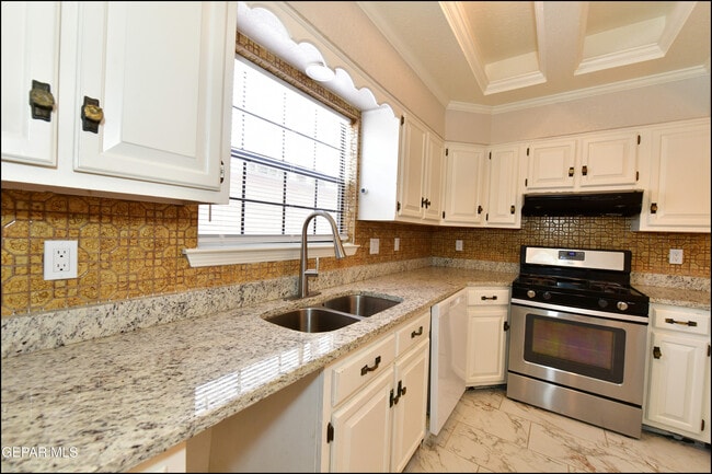Building Photo - 5534 Oakbriar Cir