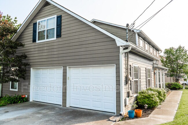 Building Photo - 1000 Harbour Shore Dr