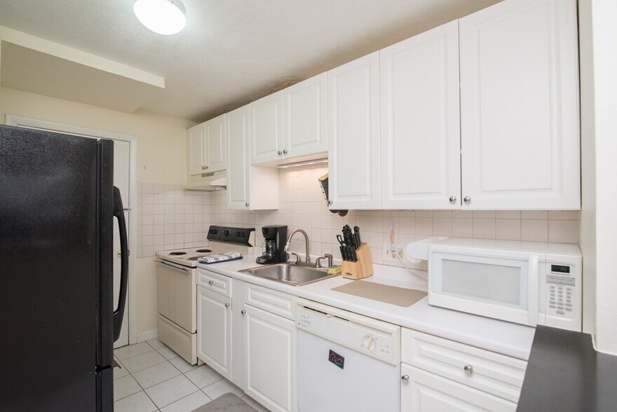 Building Photo - 900 Governors Dr