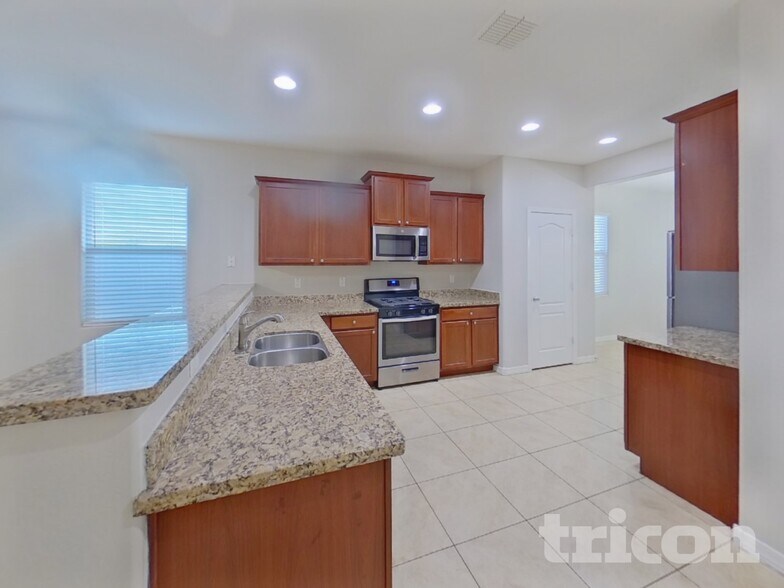 Building Photo - 40209 W Walker Wy