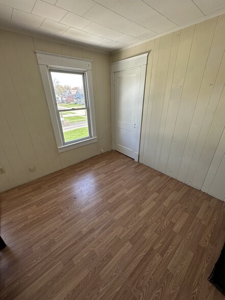 Building Photo - 251 Maplewood Ave