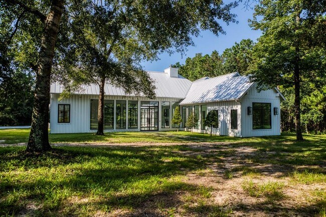 Building Photo - 9879 Stubbs Rd