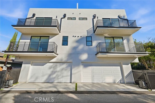 Building Photo - 13602 Burbank Blvd