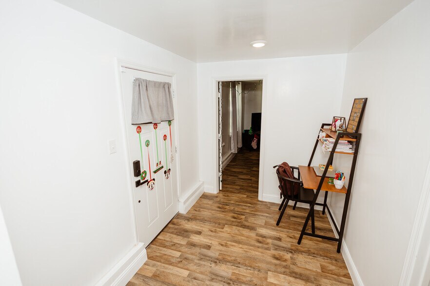 Building Photo - 3836 Leland Ave