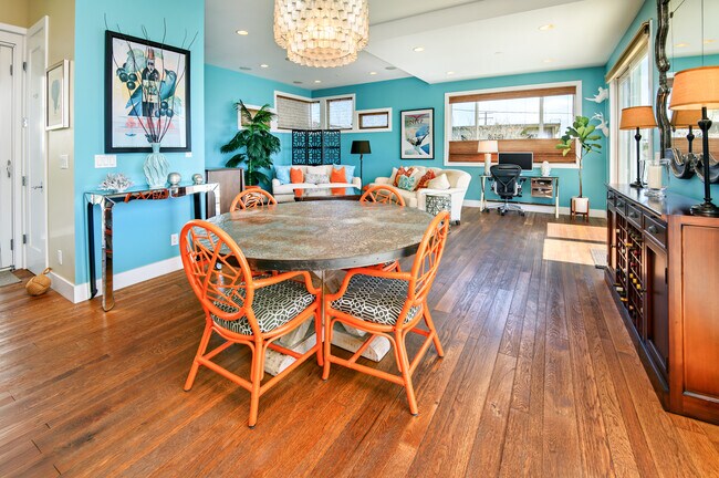 Building Photo - 731 21st St