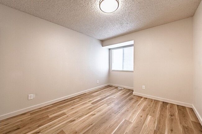 Building Photo - 1433 Anita St