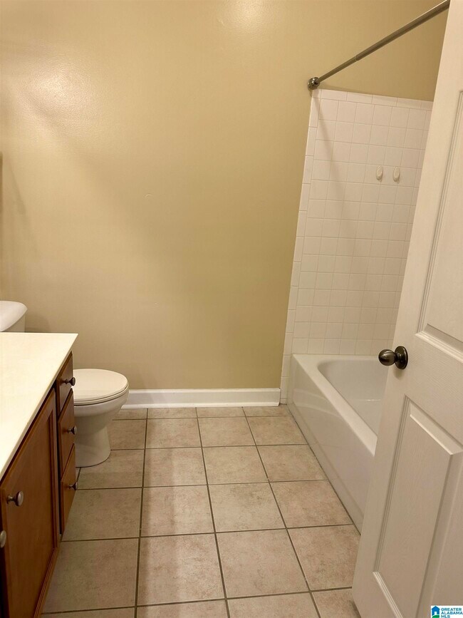 Building Photo - 208 Sterling Oaks Dr