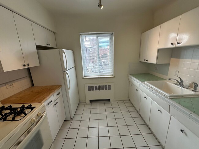 Building Photo - LOCATION!! LOCATION!! Beautiful 1 bedroom, 1 full bath condo in Capitol Hill neighborhood