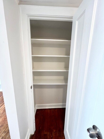 Building Photo - 1148 N Lawndale Ave